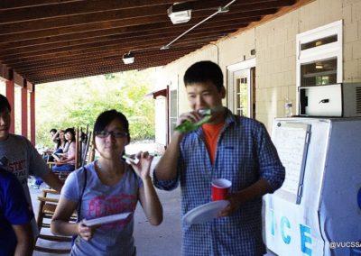 2010NewStudentsBBQ-11